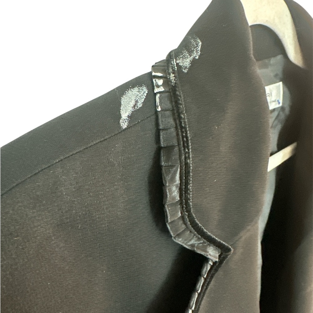Tahari Black Blazer with Notched Lapels and Structured Shoulders - Picture 3 of 9